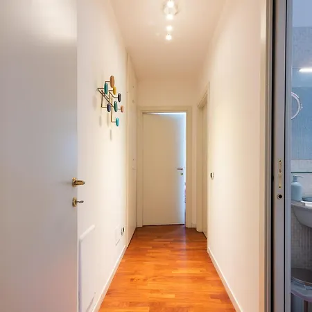 Daniele Flat - Free Wi-fi & M4 Metro Apartment Milan