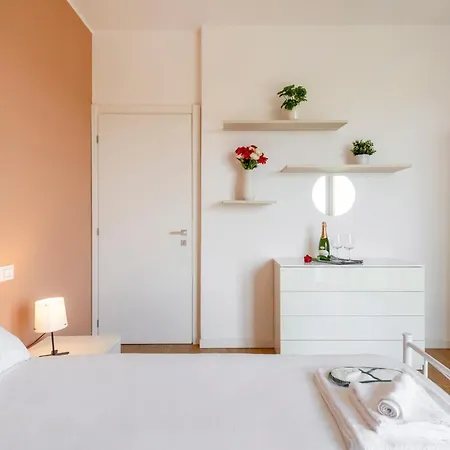 Omodeo, 19 - Ampio E Panoramico Apartament Mediolan