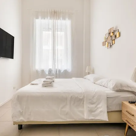 Brand New 5 Pax Wifi Corso Sempione Апартаменты *