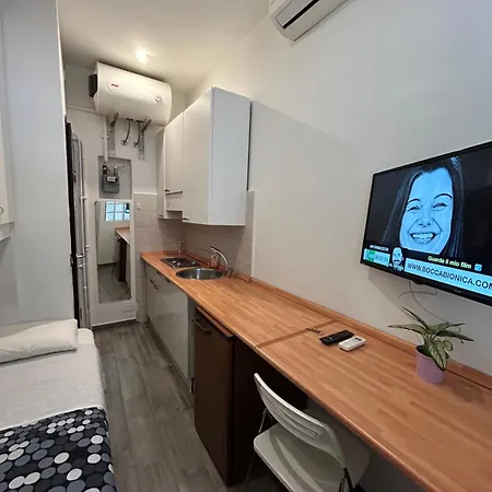 Apartamento In Zona Loreto Vicino Metro Mm1 E Mm2 - Lippino