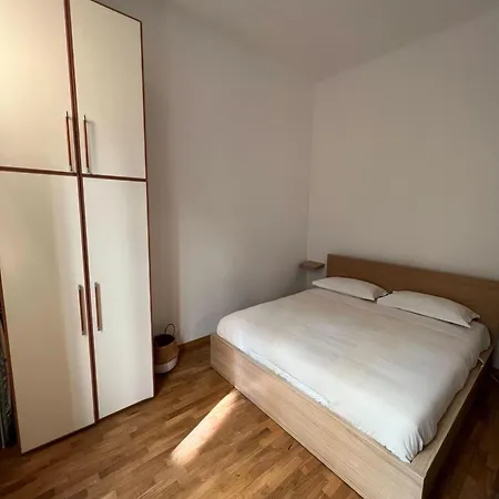 Apartment Accomodo Mib60 Bilocale Navigli *
