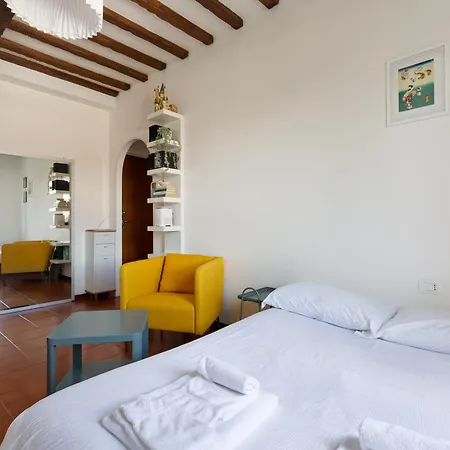 Guesthost - Savona District Comfy *