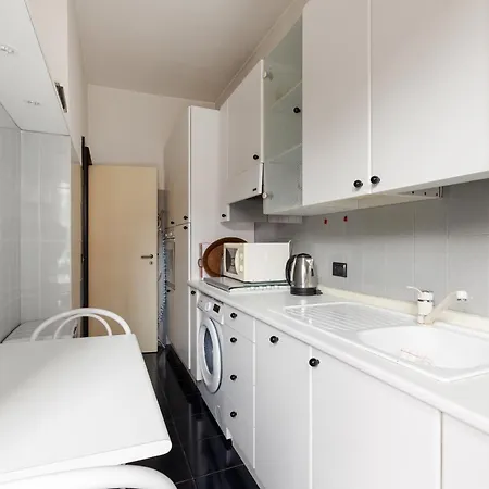 Apartmán Guesthost - Forlanini - Functional With Balcony!