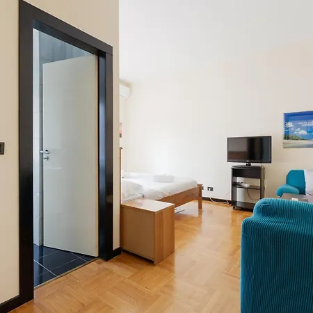 Guesthost - Forlanini - Functional With Balcony! Apartmán