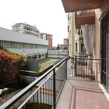 Guesthost - Forlanini - Functional With Balcony! Milán