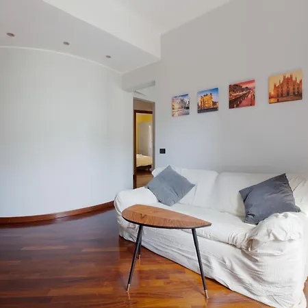 Sondrio M3 - Spacious With Balcony! * Milaan