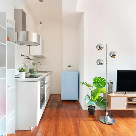 White & Beauty In Center * 밀라노