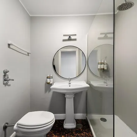 Adore Aparthotel *