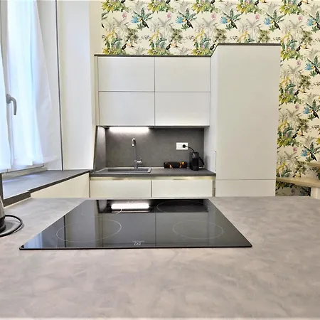 Lombardini 1 Apartment *