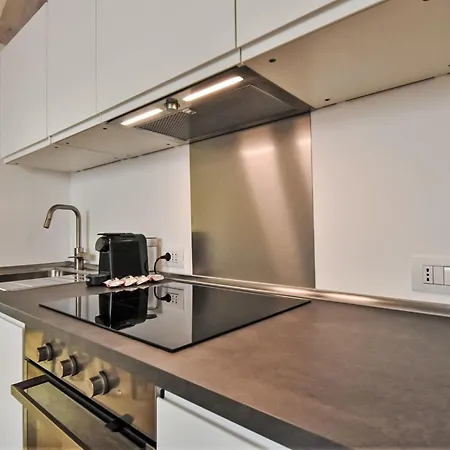 Apartman White Attic Terrace By Interhome Milánó