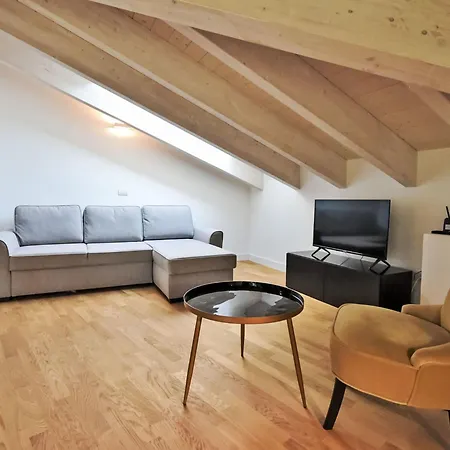 דירה White Attic Terrace By Interhome מילאנו