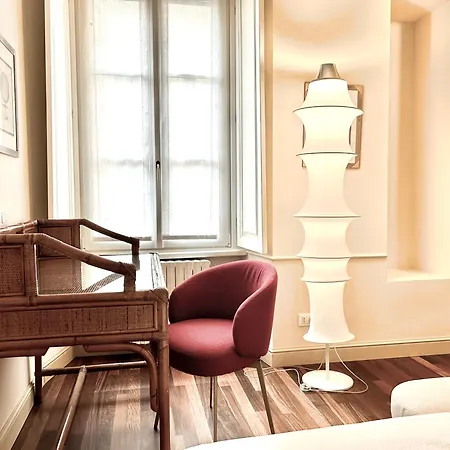 Elegant Historic On A Tree-lined Avenue Near Cadorna Station Mailand