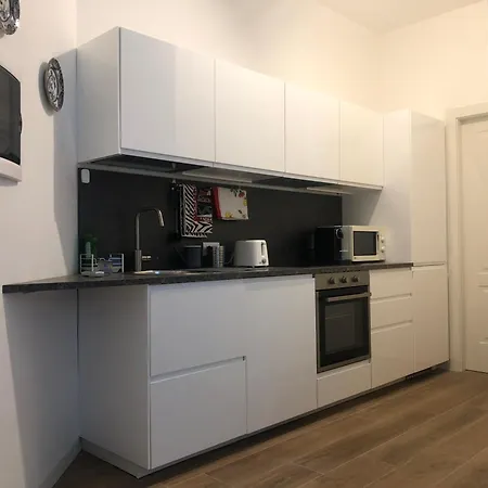 Missori Rose Garden View Apartment Milan