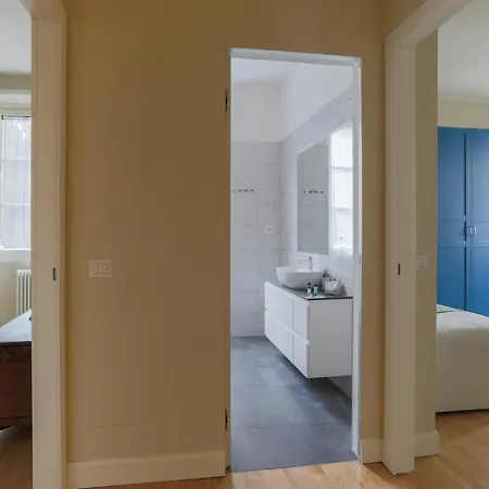 The Rent - Charming In Pagano Area ميلان