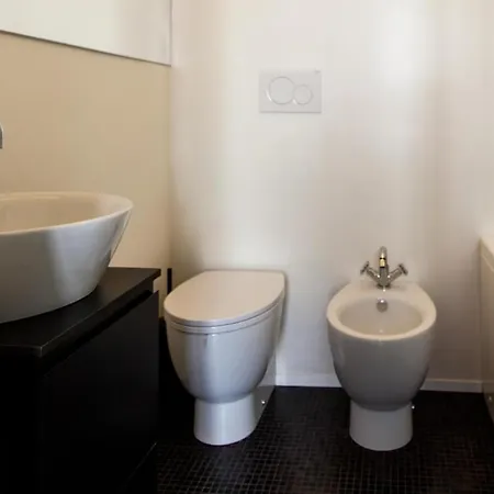 2 Bagni E - House Of Art Center Apartment Milan