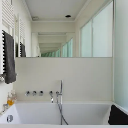 2 Bagni E - House Of Art Center Milan