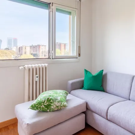 Spacious Flat In San Siro Area شقة *