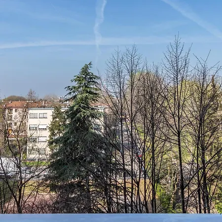 Spacious Flat In San Siro Area شقة *