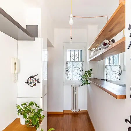 Spacious Flat In San Siro Area شقة *