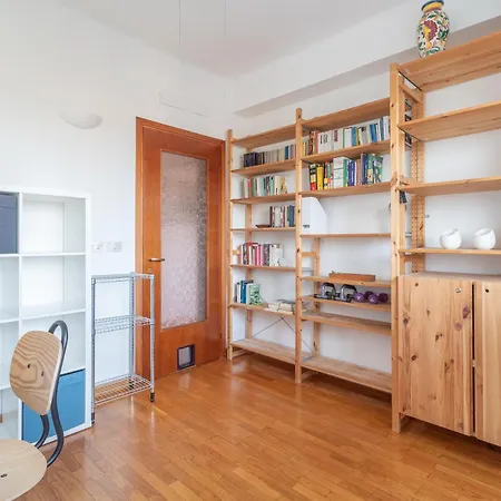 Spacious Flat In San Siro Area شقة