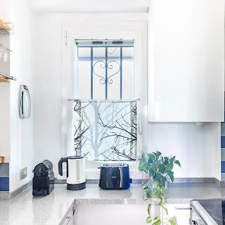 Spacious Flat In San Siro Area شقة *