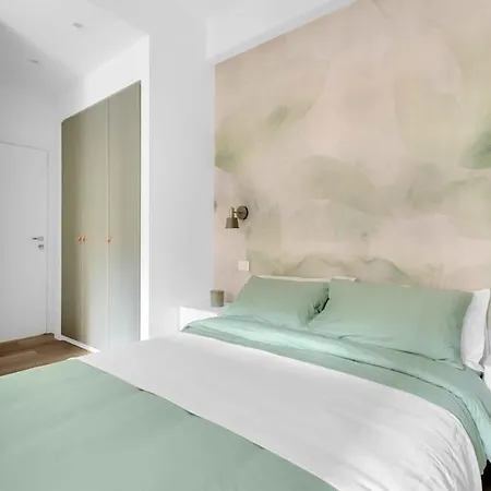 Apartment House In Design Duomo-tortona-navigli-m4 Milan