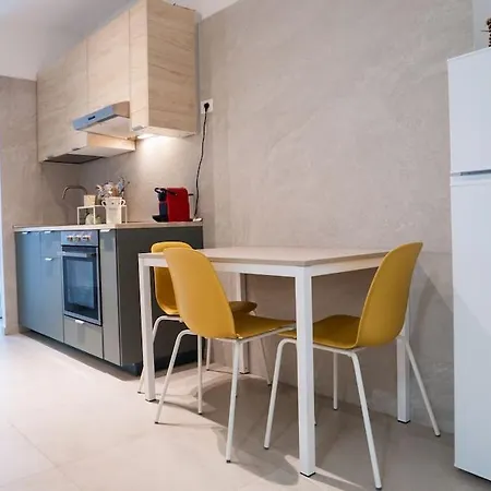 Vicino Metro M3 Brenta Apartment *