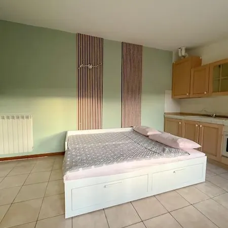 Rose Apartment *