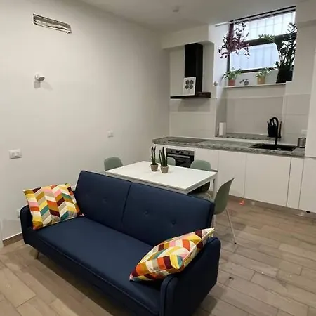 Elegant 2 Bedroom In Apartment