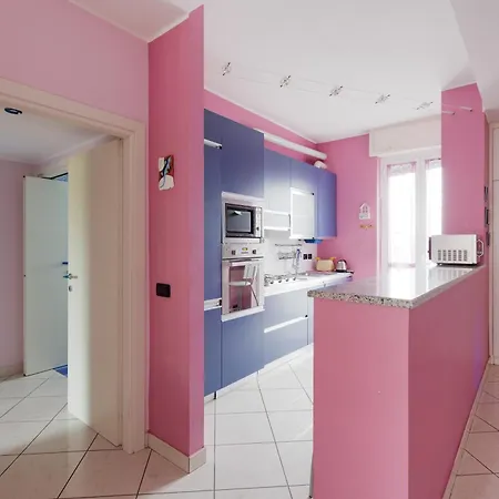 Apartmán Guesthost - Mac Mahon - Colorful With Balcony! *