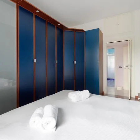 Guesthost - Mac Mahon - Colorful With Balcony! Apartamento *