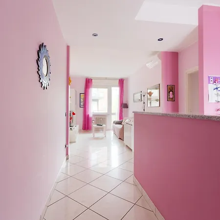 Guesthost - Mac Mahon - Colorful With Balcony! Mediolan