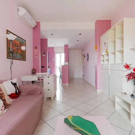 Guesthost - Mac Mahon - Colorful With Balcony! Apartmán Milán