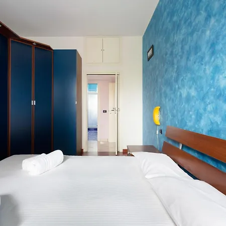 Apartman Mac Mahon - Colorful With Balcony! Milánó