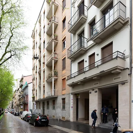 Mac Mahon - Colorful With Balcony! * Milan