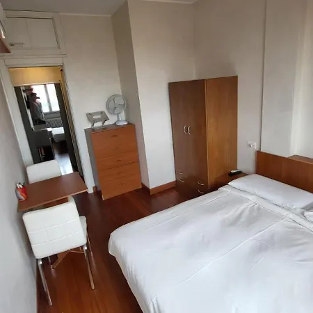 - Doppia Con Bagno Privato In Stupendo Attico Con Vista Mozzafiato 4* Milano