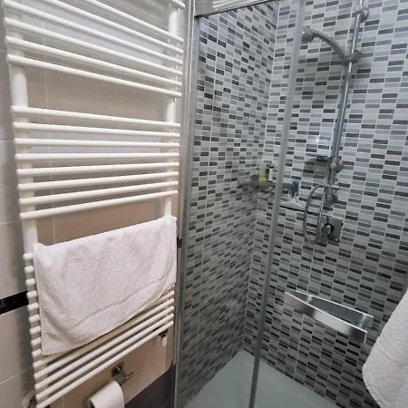 - Doppia Con Bagno Privato In Stupendo Attico Con Vista Mozzafiato Bed & Breakfast *