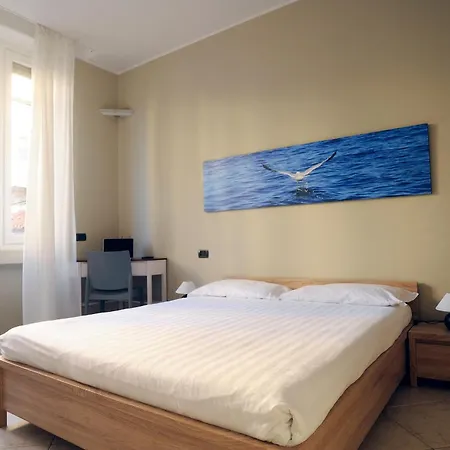 Youhosty - Secret Garden Apartment