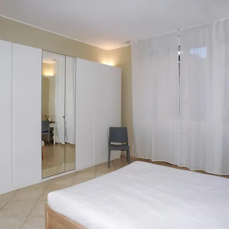 Youhosty - Secret Garden Apartment *