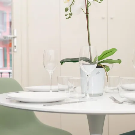 Fara 33 Cozy Flat In District Milaan