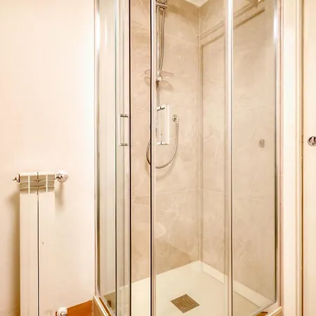 Fara 33 Cozy Flat In District Appartement Milaan