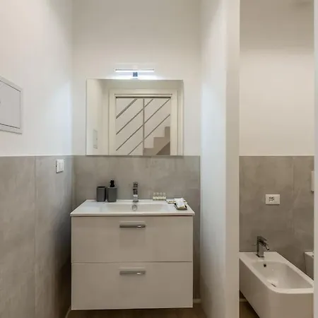 아파트 Free Parking - 1 Min Metro To Duomo - Loft Moderno *