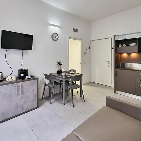 Eleven - Cozy * Μιλάνο