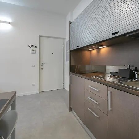 Eleven - Cozy * Milán