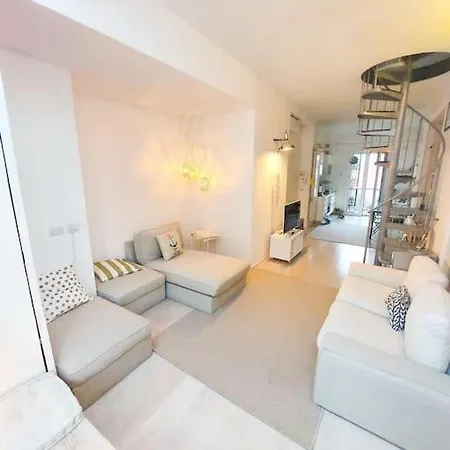 Apartamento Design&terrazzo A 5 Min Dal Centro - Laura's House *