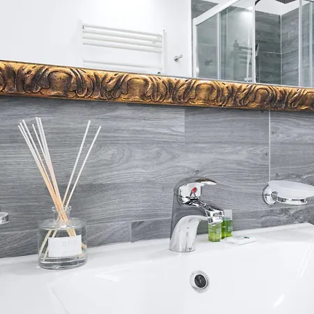 Easylife - Moderno E Luminoso In Repubblica