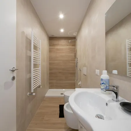 Xenia - Renovated Flat In Navigli Area Appartement