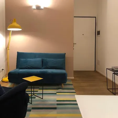 Lovely In The Heart Of Shopping District Apartment Milan