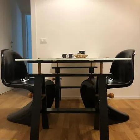 Lovely In The Heart Of Shopping District Apartment *