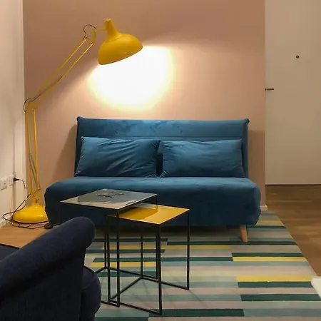Lovely In The Heart Of Shopping District Apartment *